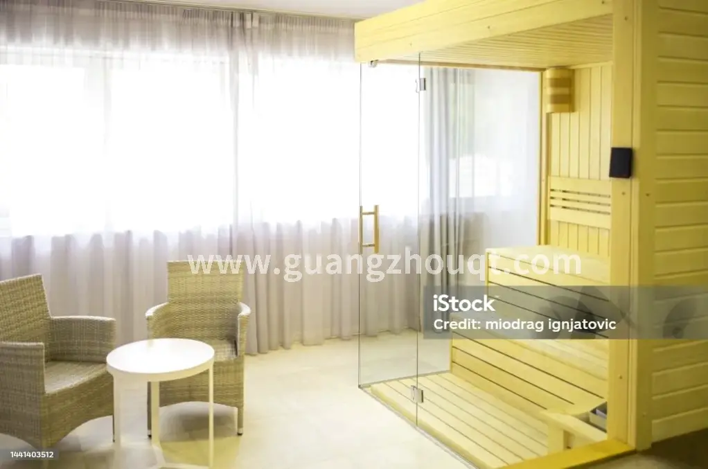 柔和灯光下的休息区